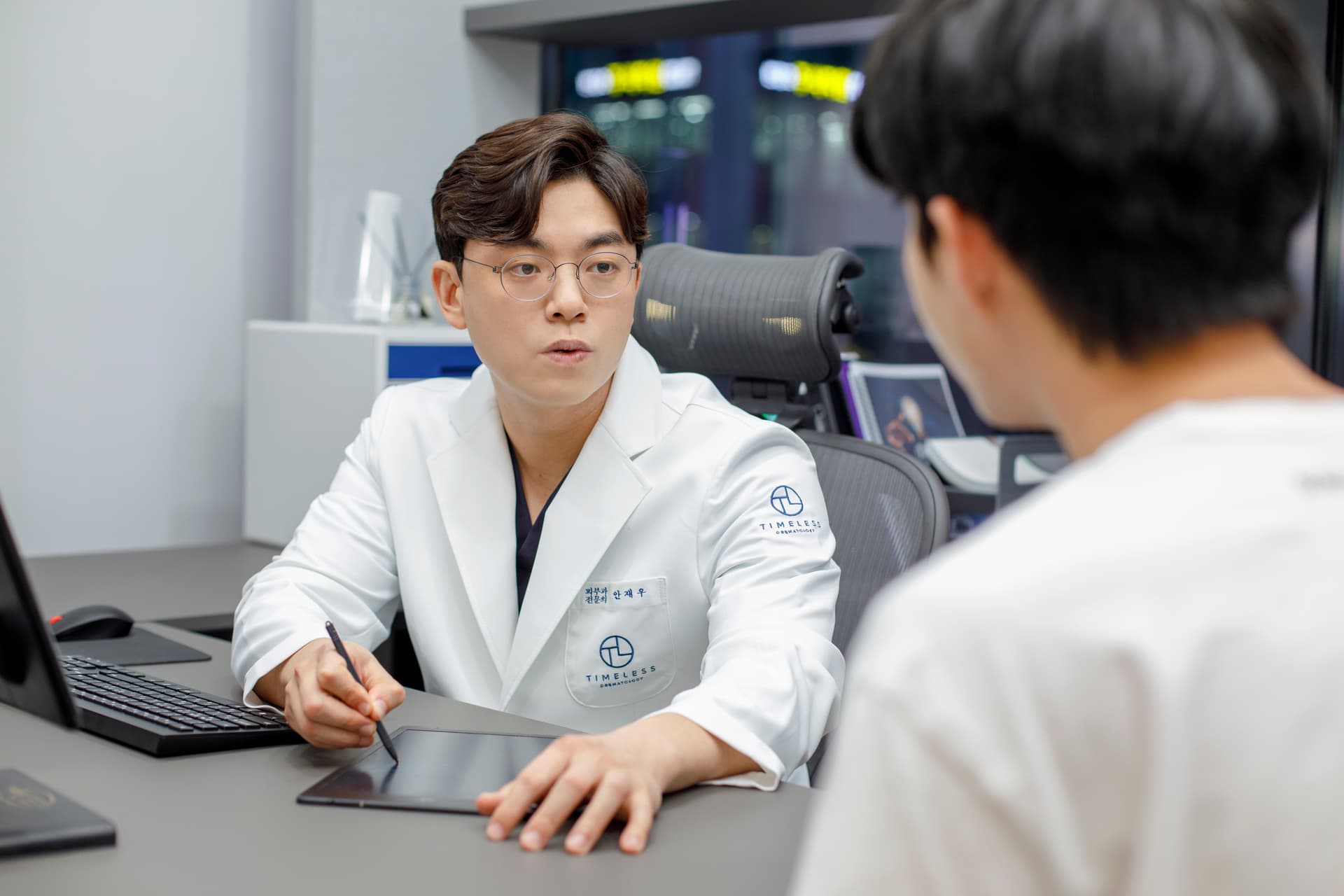 필러가 부담스럽다면? 자연스럽게 볼륨을 개선하는 방법